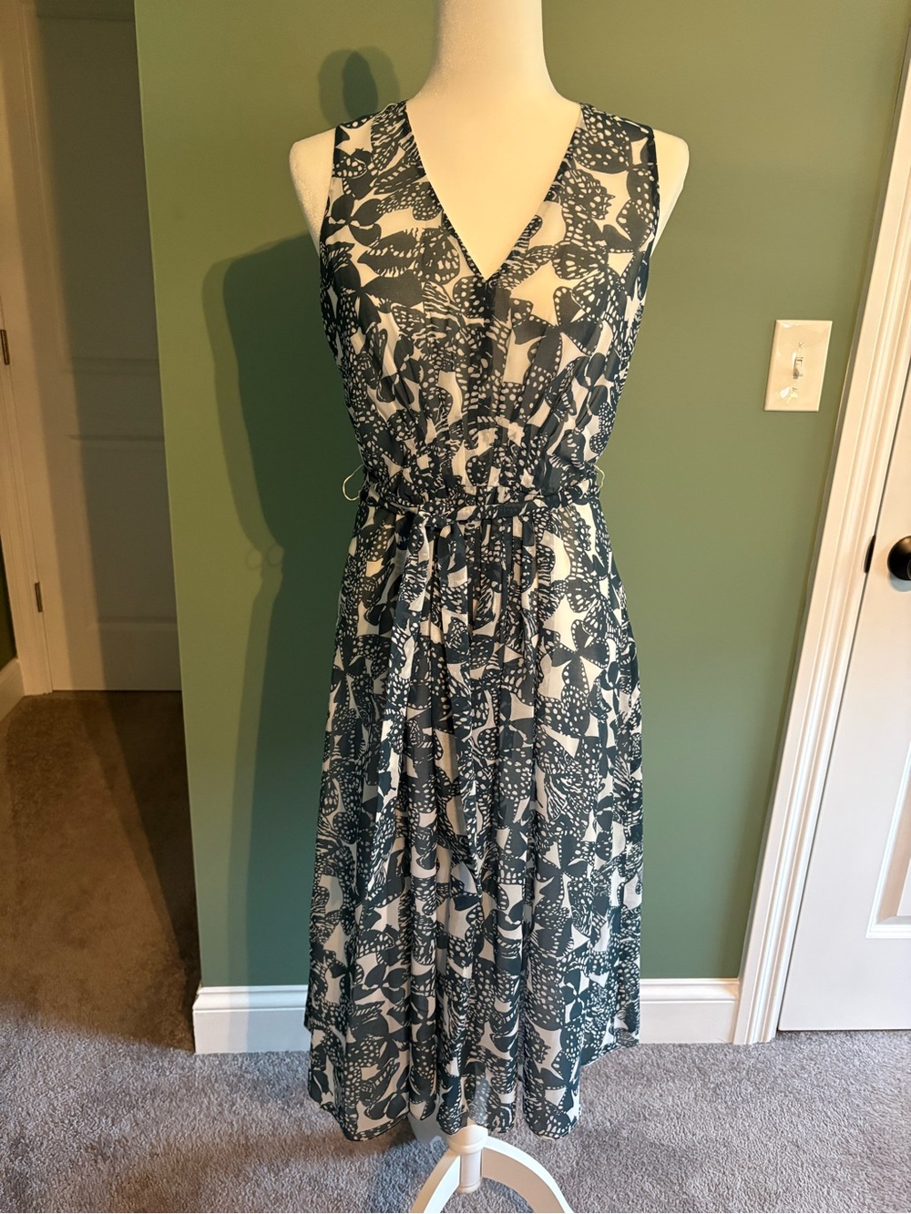 Elegant Blue and White Sleeveless Dress